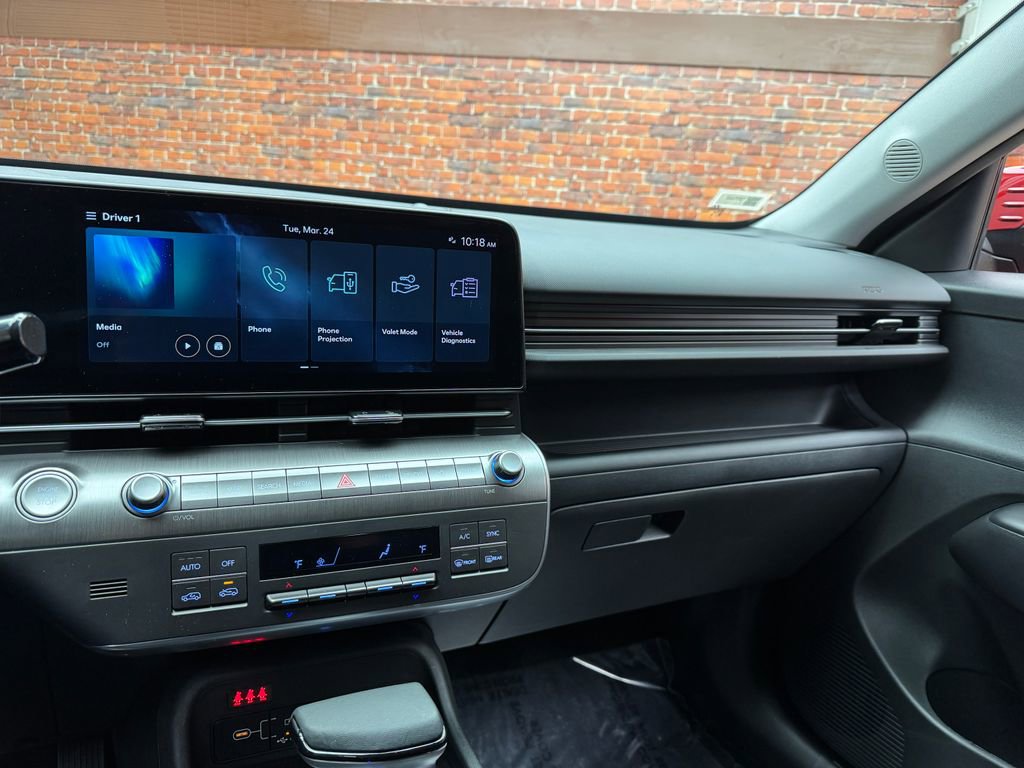 Used 2025 Hyundai Kona SEL AWD/4WD image 15