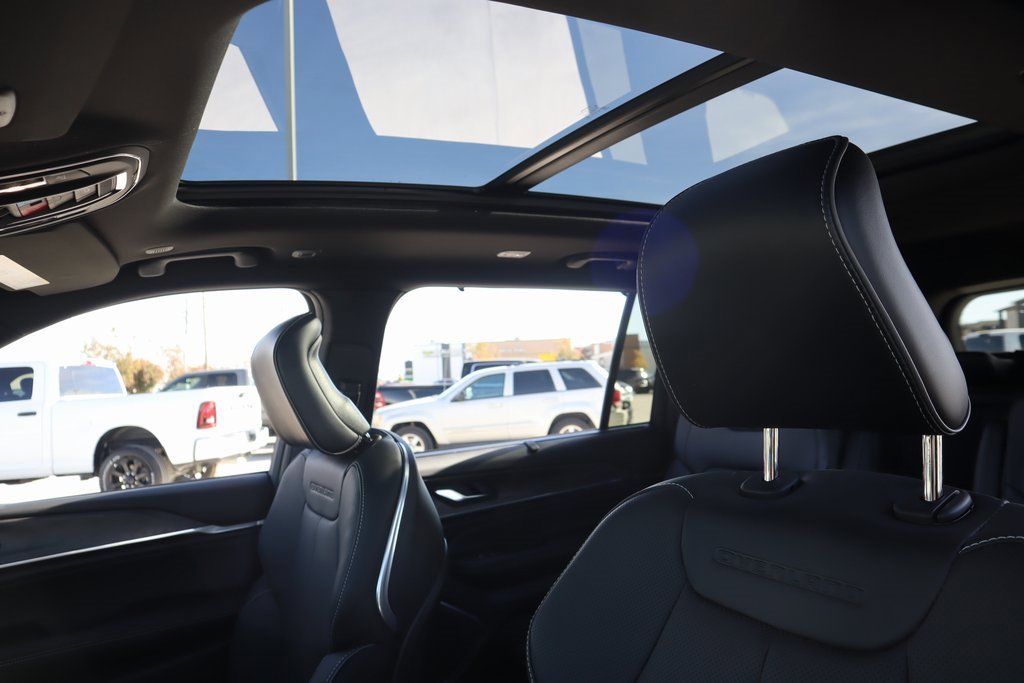 New 2025 Jeep Grand Cherokee L Overland w/ Luxury Tech Group IV image 17