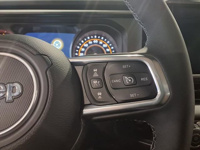 Used 2025 Jeep Wrangler Sahara image 16