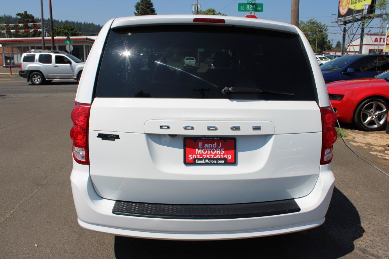 Used 2016 Dodge Grand Caravan SXT FWD image 5