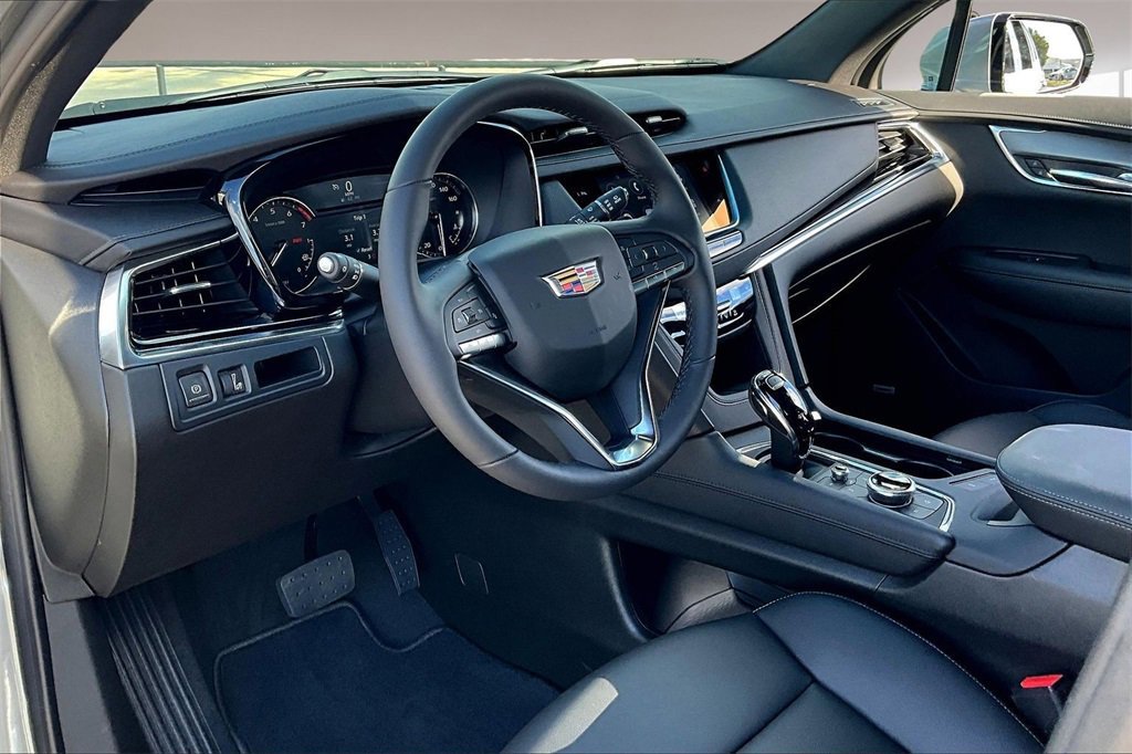 New 2025 Cadillac XT6 Luxury image 6