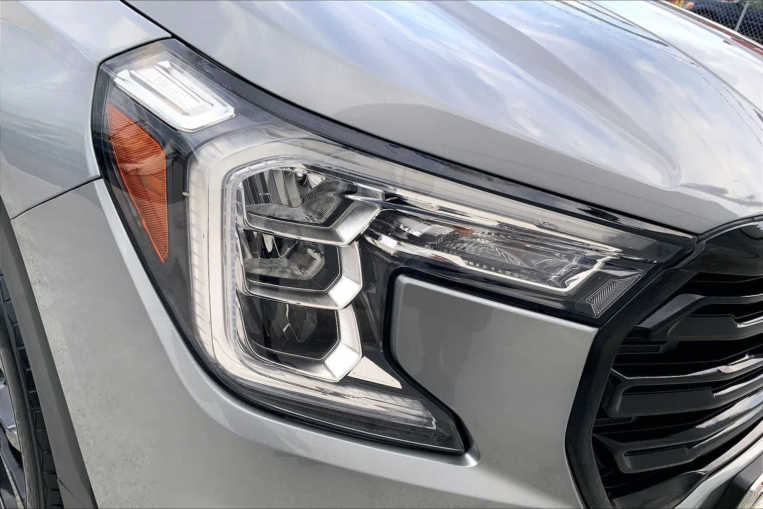 Used 2023 GMC Terrain SLE w/ Driver Convenience Package FWD image 31