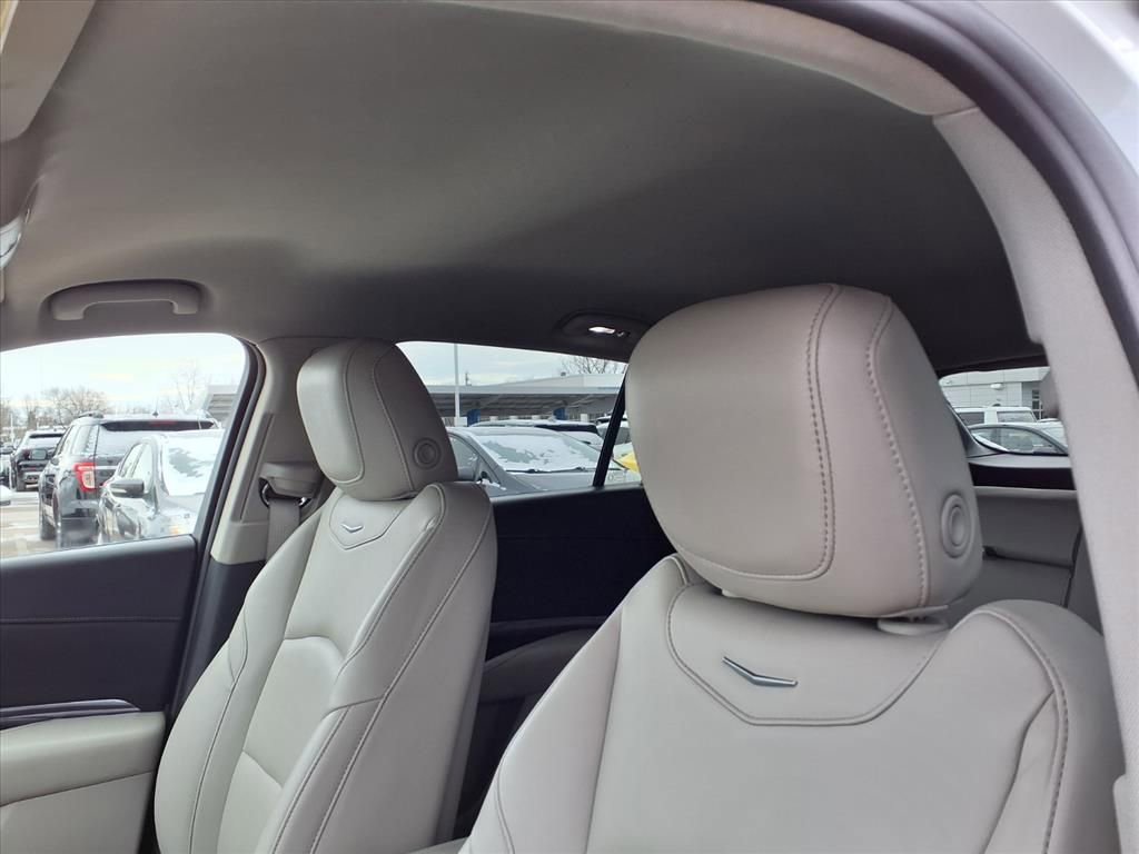 Used 2023 Cadillac XT4 Luxury w/ Cold Weather Package image 18