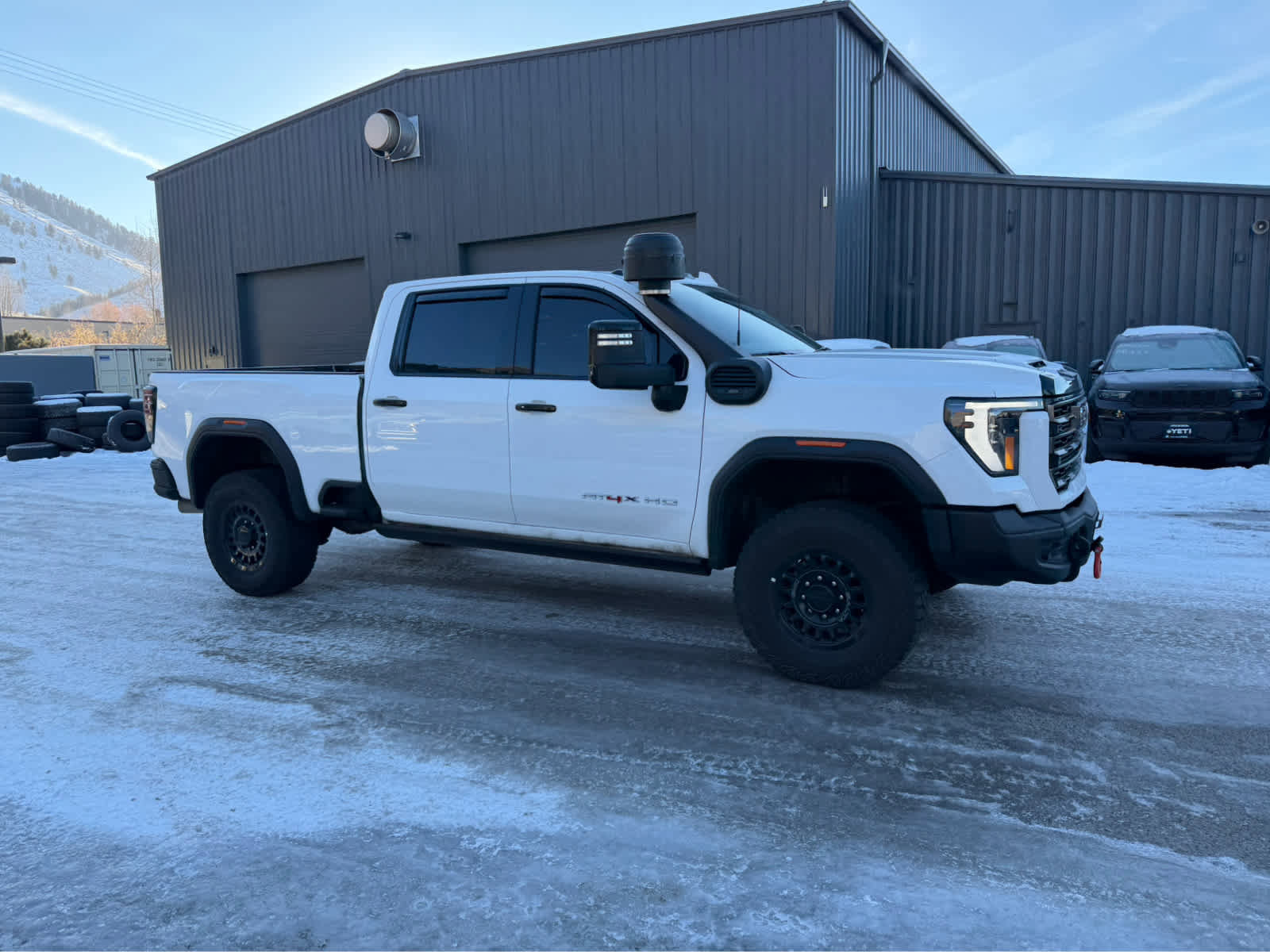 Used 2025 GMC Sierra 2500 AT4X w/ AT4X AEV Edition image 9