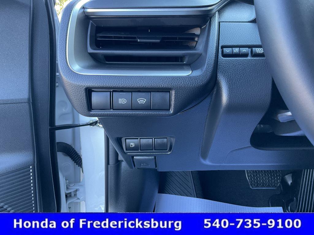 Used 2026 Toyota Prius LE FWD image 38