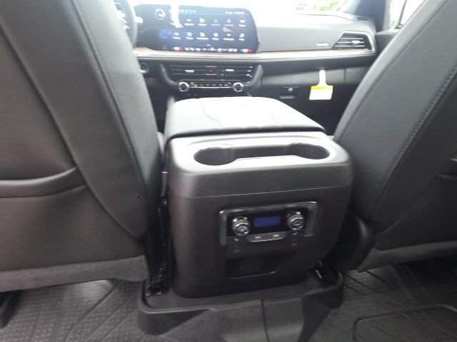 Used 2025 Chevrolet Suburban High Country AWD/4WD image 31