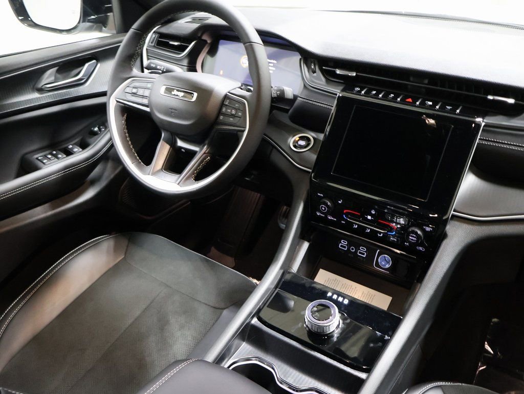 New 2025 Jeep Grand Cherokee L Altitude image 23