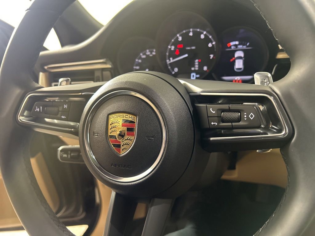 Certified 2025 Porsche Macan image 31