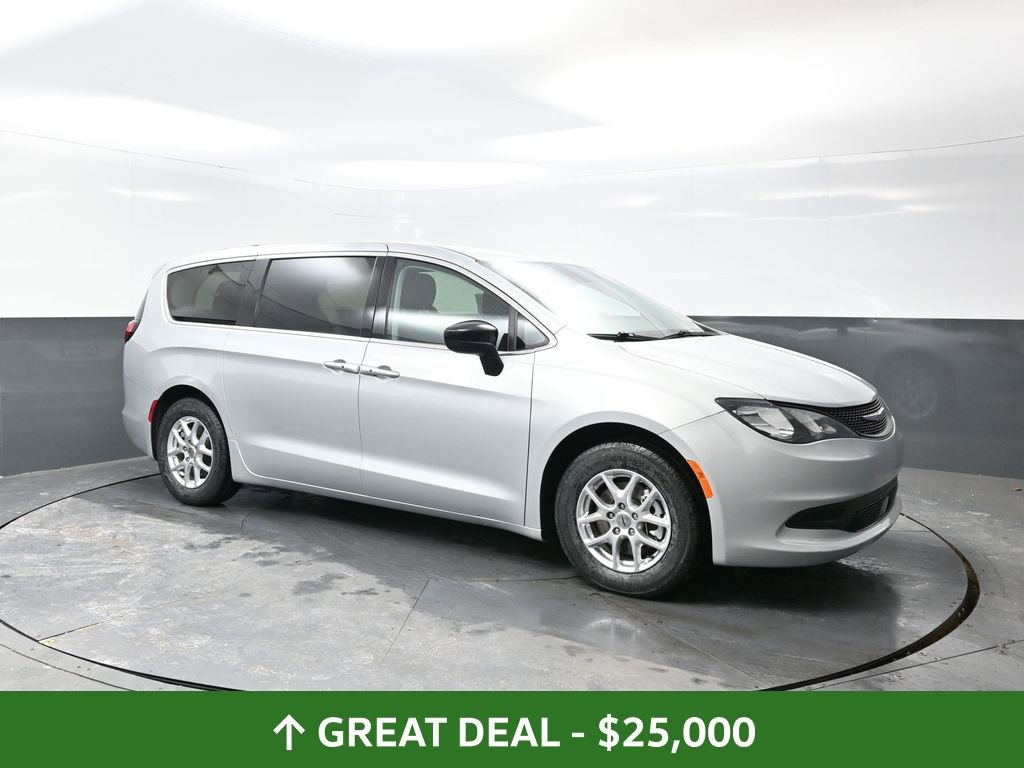 Used 2024 Chrysler Voyager LX image 4