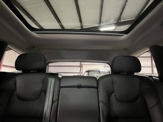 Used 2024 Volvo V60 B5 Cross Country Plus image 13