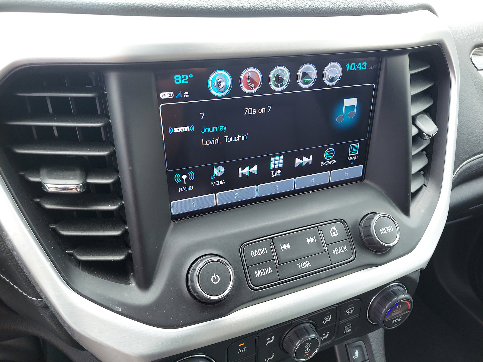 Used 2019 GMC Acadia SLT w/ LPO, Floor Liner Package image 16