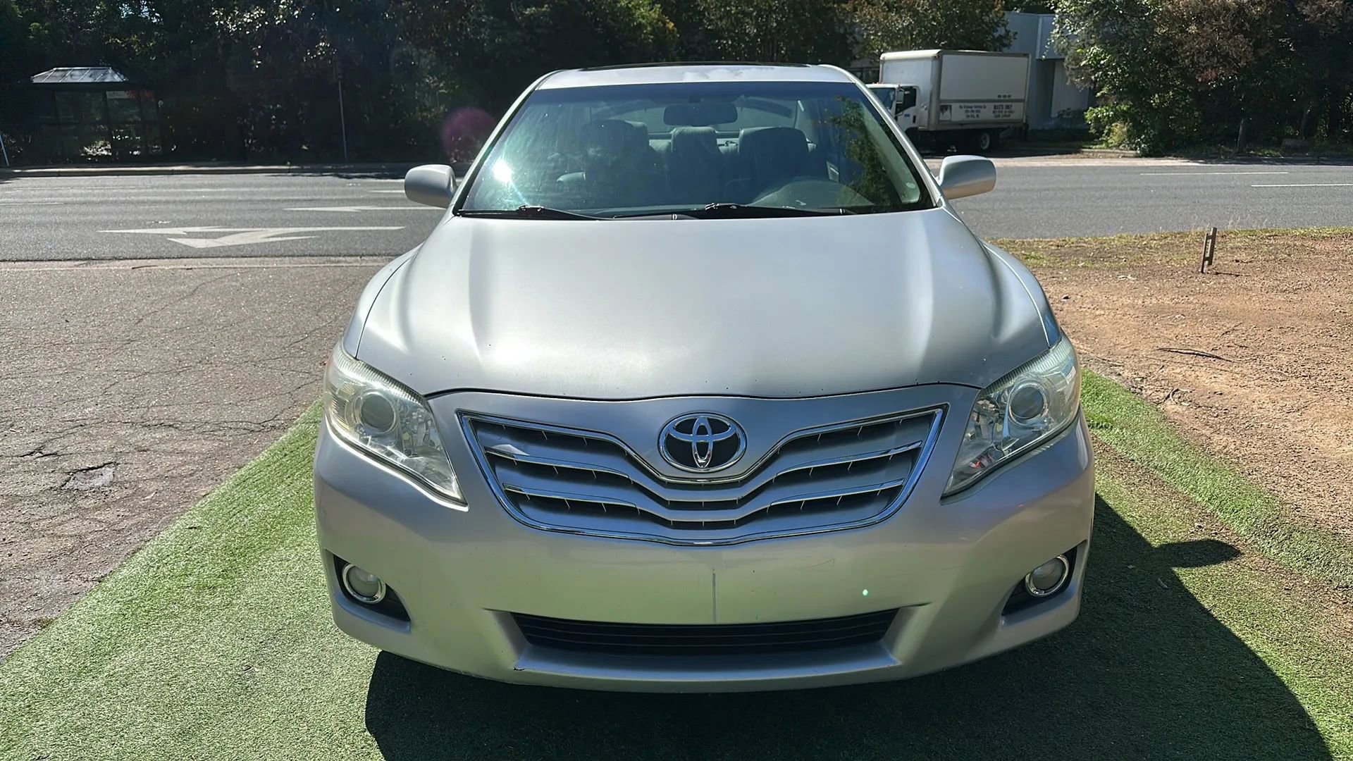 Used 2011 Toyota Camry XLE w/ SE/XLE Extra-Value Pkg FWD image 2