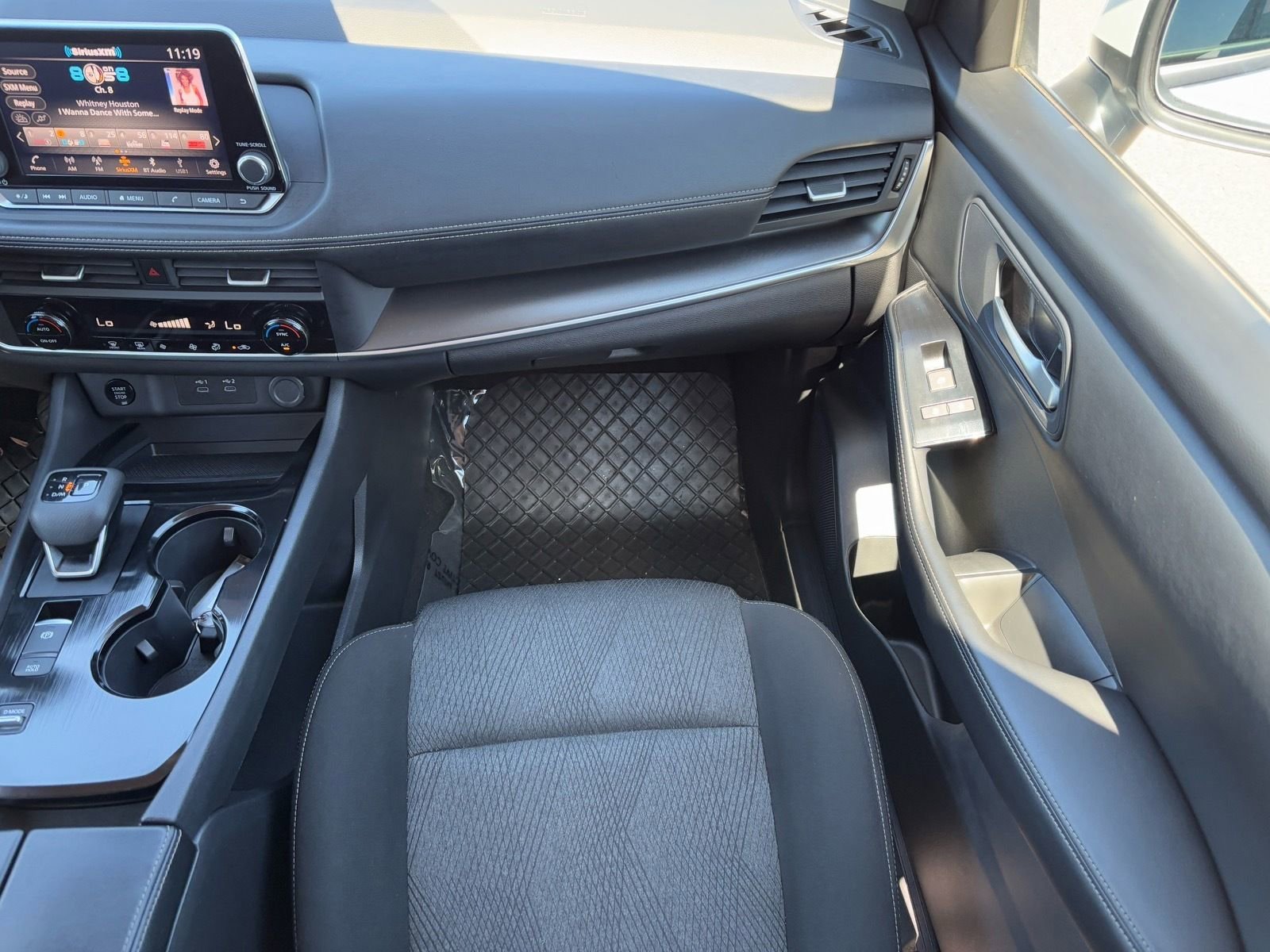 Certified 2025 Nissan Rogue SV image 15