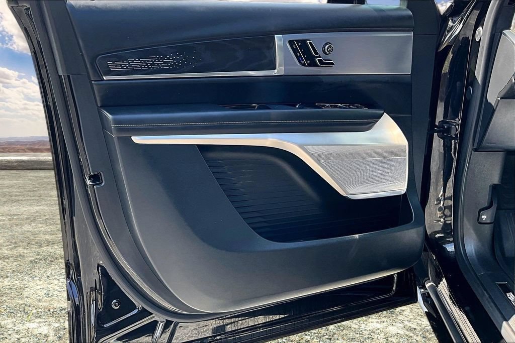 Certified 2026 Cadillac Vistiq Platinum w/ LPO, Floor Liner Package AWD/4WD image 20