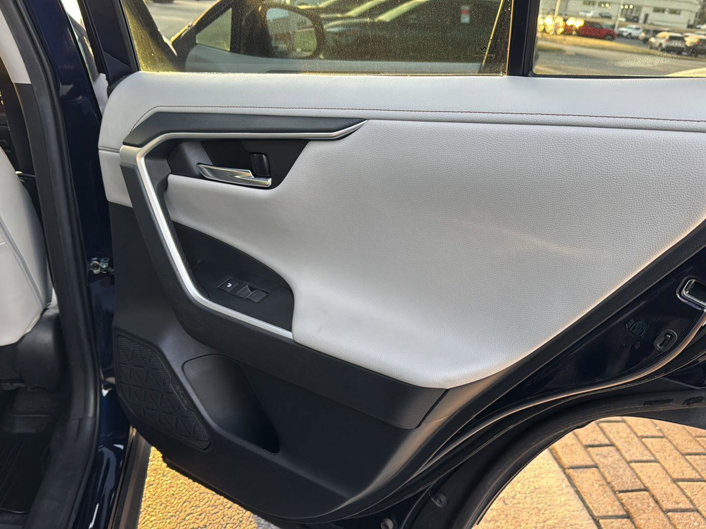 Used 2022 Toyota RAV4 Limited image 13