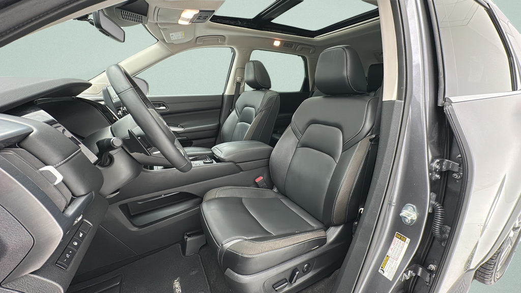 Used 2023 Nissan Pathfinder SL w/ SL Premium Package AWD/4WD image 14