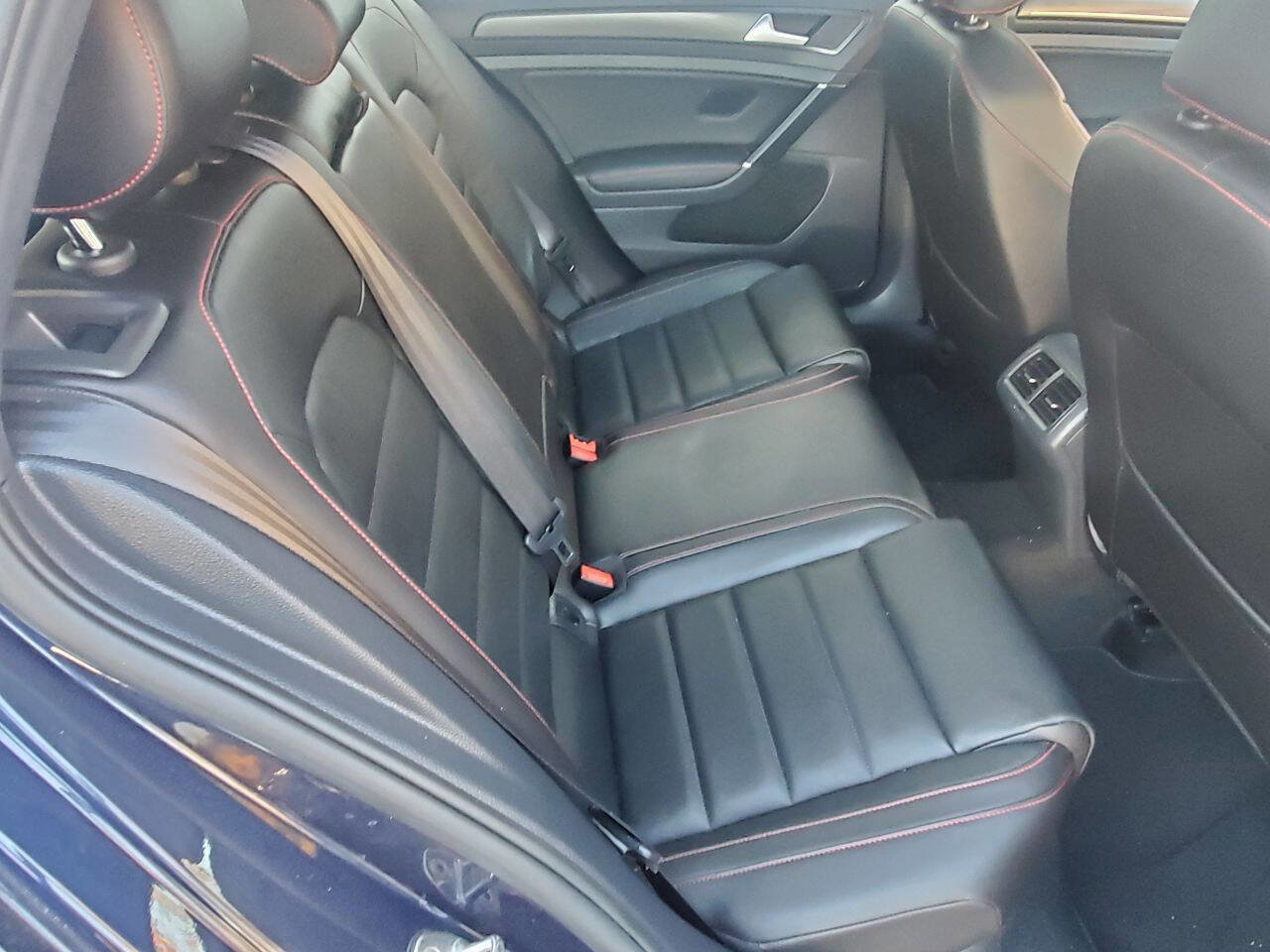 Used 2018 Volkswagen GTI SE FWD image 13