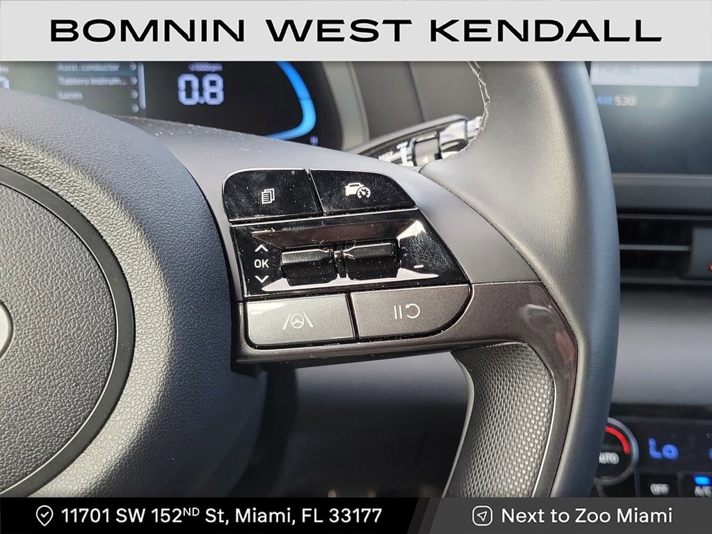 Used 2025 Hyundai Elantra Sport image 13