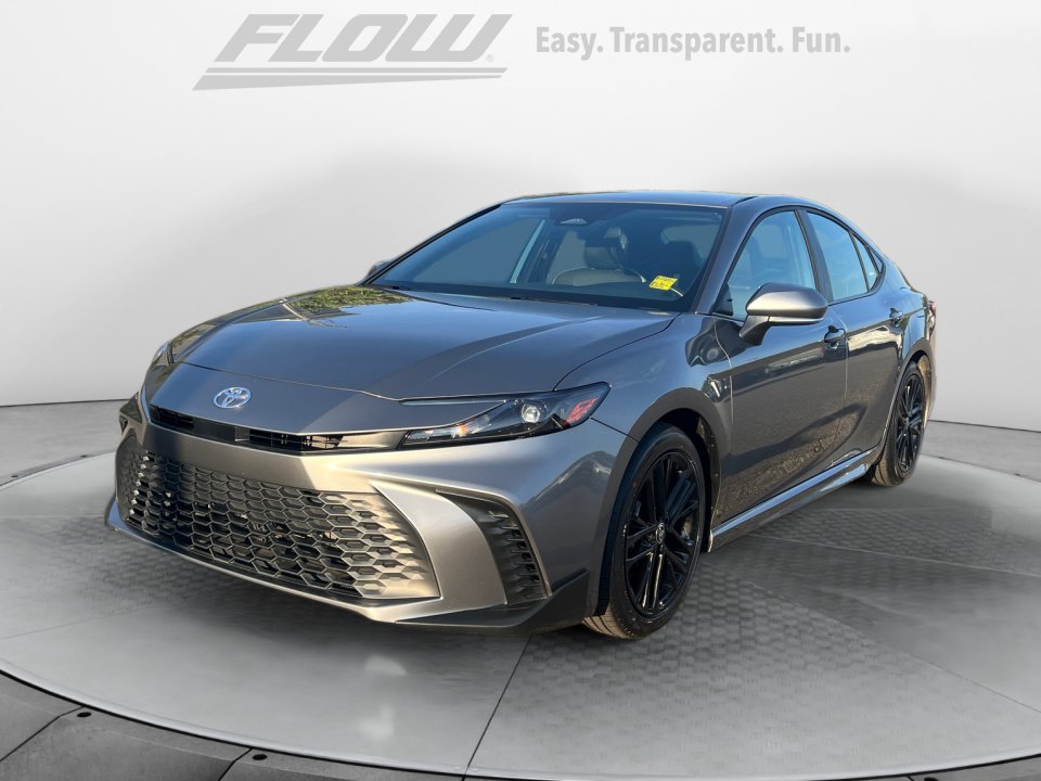 Used 2026 Toyota Camry SE FWD image 4