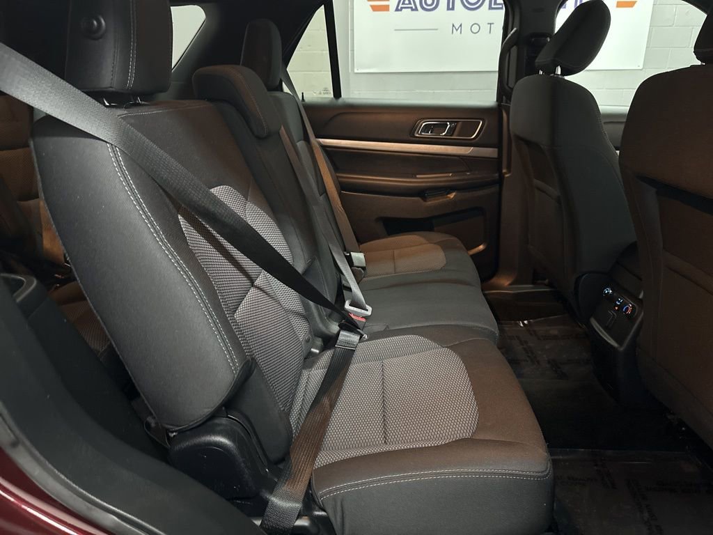 Used 2018 Ford Explorer XLT image 20