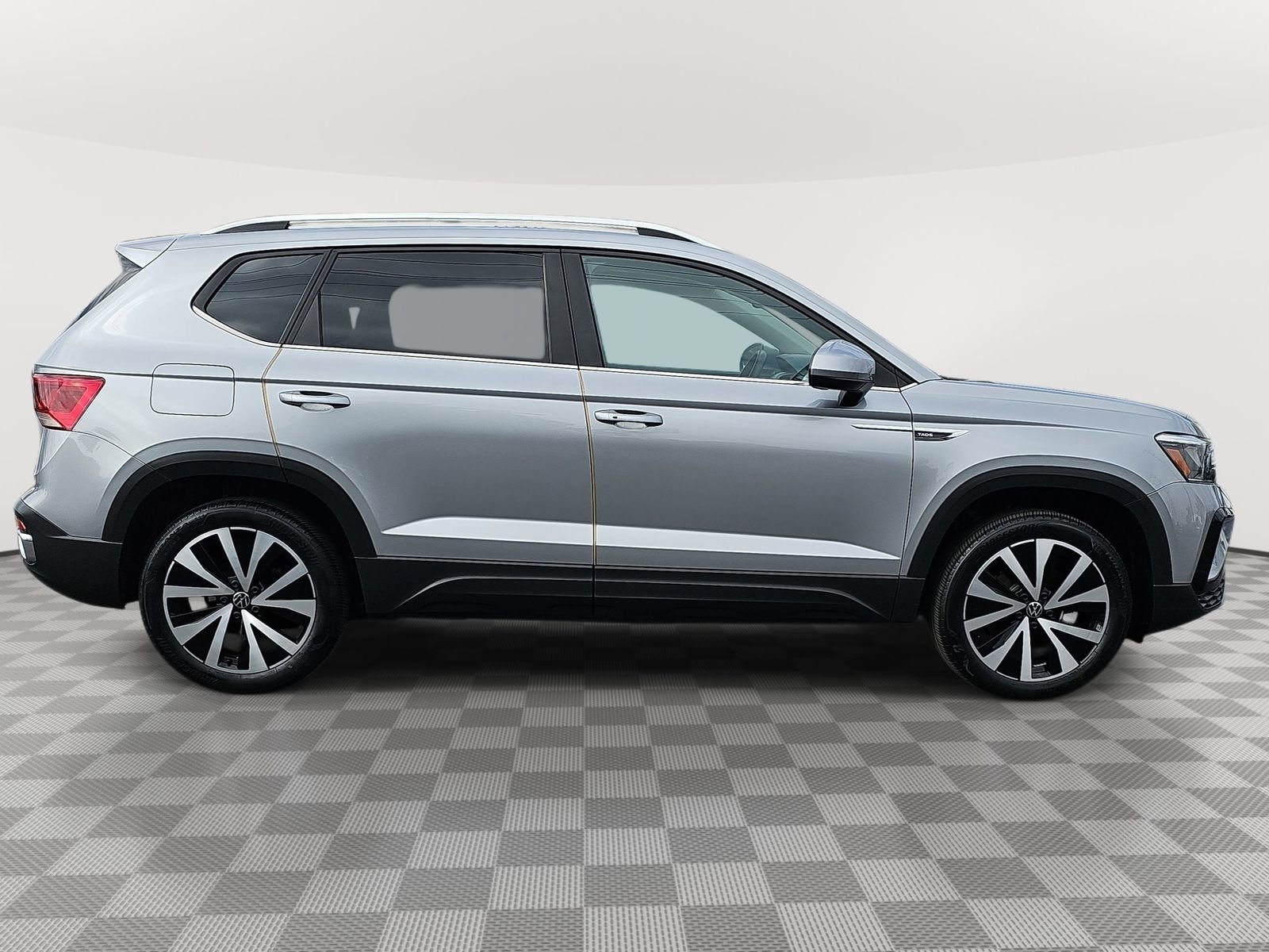 Used 2023 Volkswagen Taos SE FWD image 4