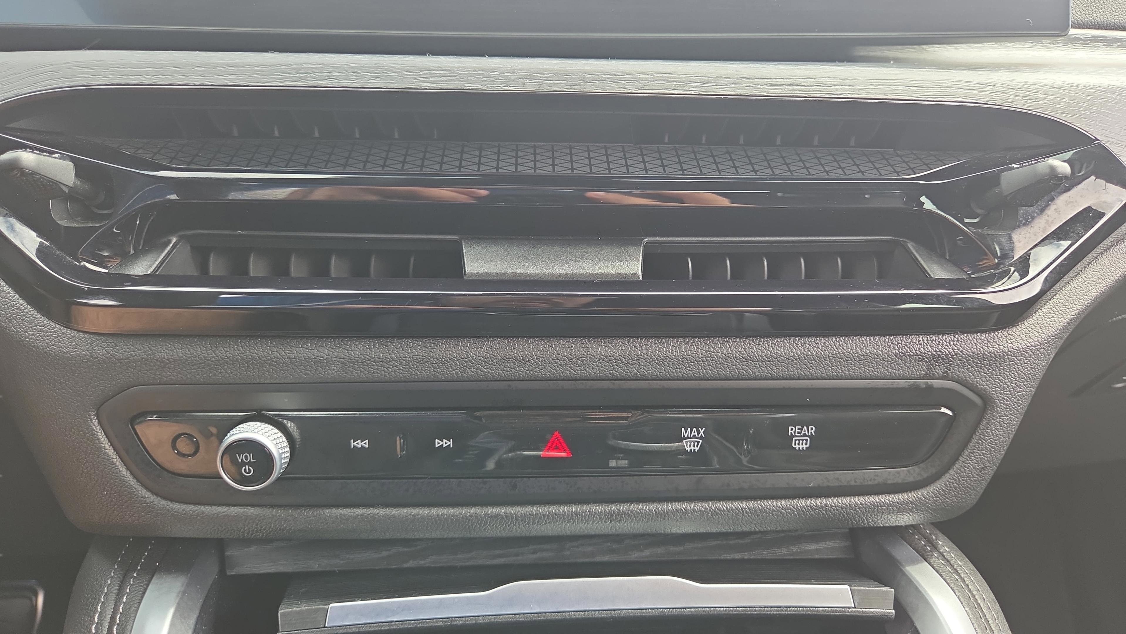 Certified 2025 BMW M440i Coupe image 30