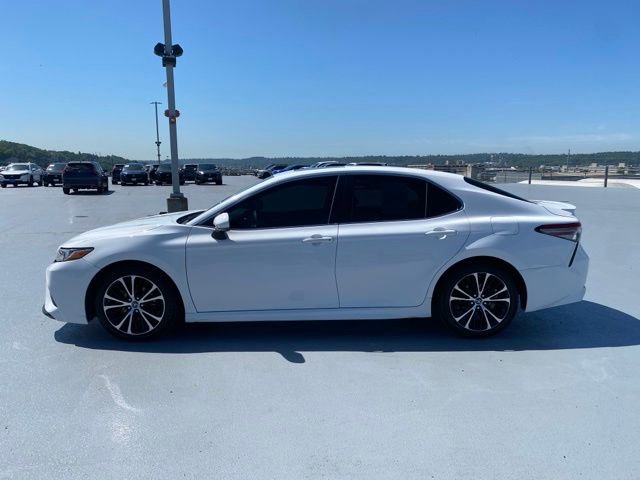 Used 2018 Toyota Camry SE w/ Moonroof Package FWD image 5