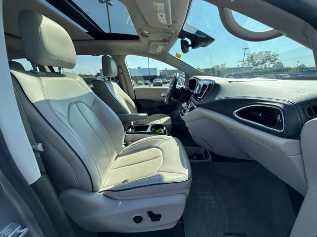 Used 2020 Chrysler Pacifica Limited w/ Advanced Safetytec Group FWD image 32