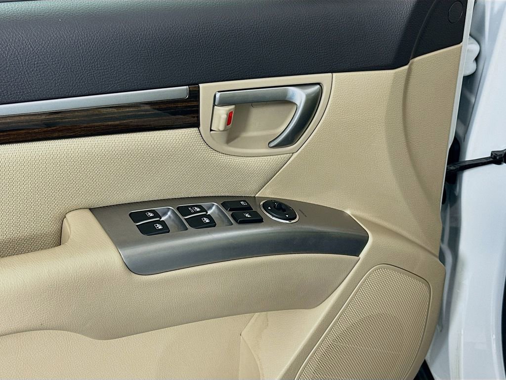 Used 2012 Hyundai Santa Fe GLS image 16