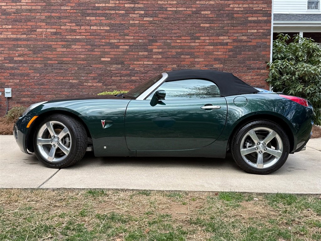 Used 2008 Pontiac Solstice GXP w/ Premium Package image 4