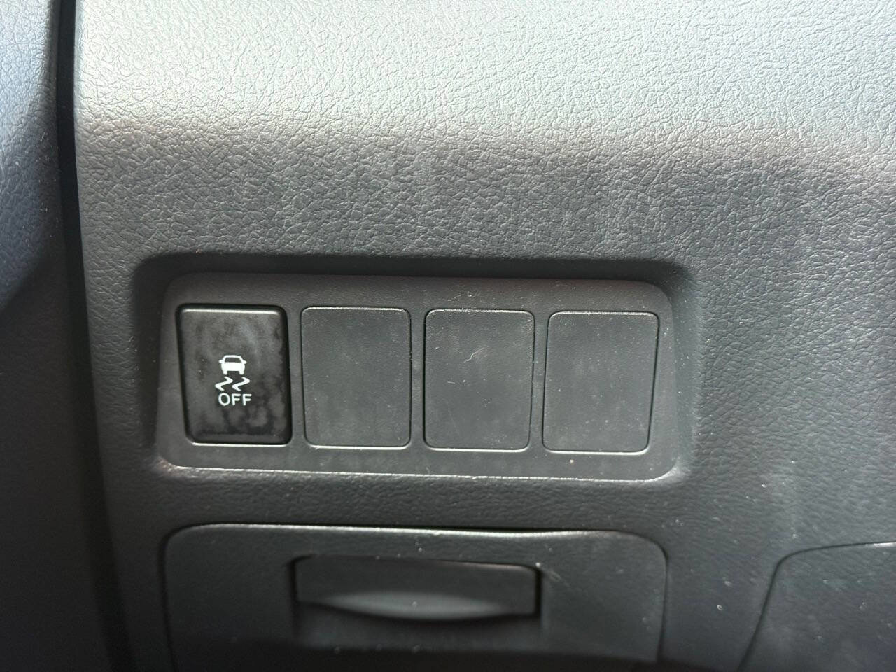 Used 2013 Toyota Matrix L image 11