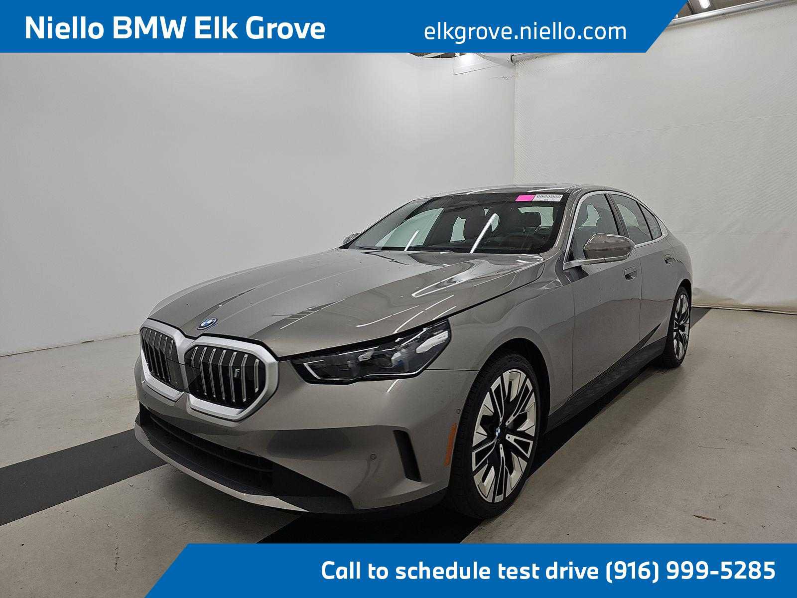 Used 2026 BMW i5 eDrive40 AWD/4WD image 1