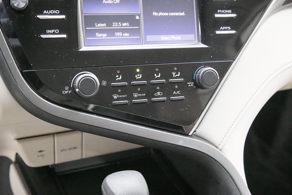 Used 2018 Toyota Camry LE image 18