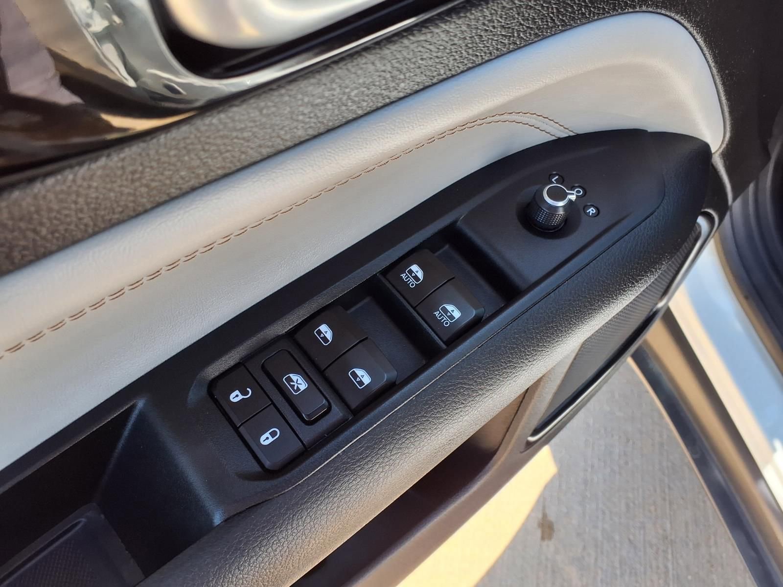 Used 2024 Jeep Compass Limited image 23