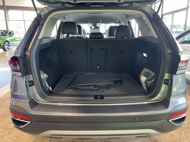 New 2025 Volkswagen Taos SE AWD/4WD image 16
