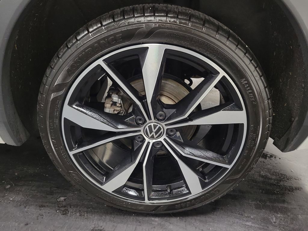 Used 2023 Volkswagen Tiguan SEL R-Line image 10