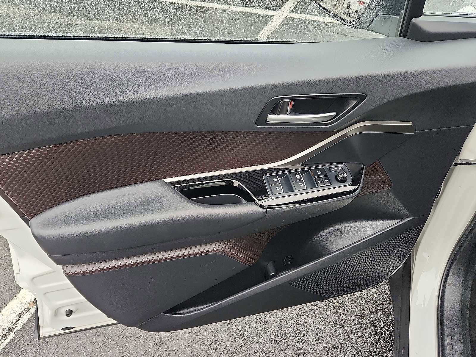 Used 2019 Toyota C-HR Limited image 12