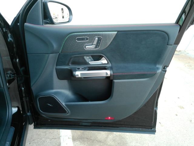 Used 2024 Mercedes-Benz GLB 250 image 21