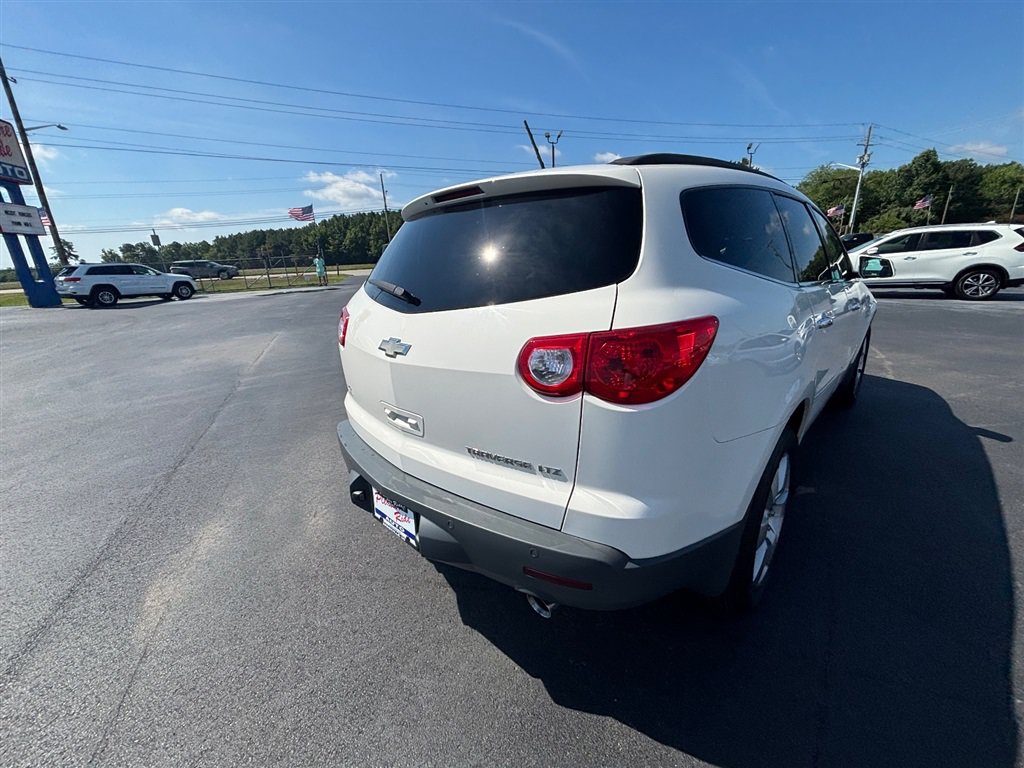 Used 2011 Chevrolet Traverse LTZ FWD image 6