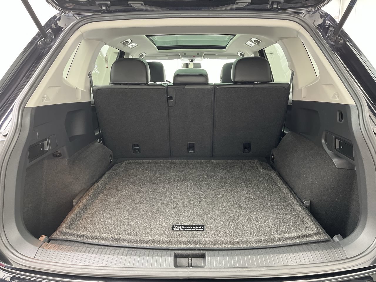Used 2018 Volkswagen Tiguan SE w/ Panoramic Sunroof Package AWD/4WD image 29