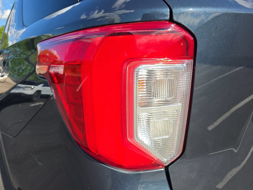 Used 2022 Ford Explorer XLT AWD/4WD image 36