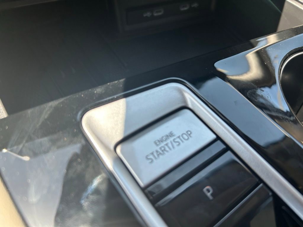 Used 2025 Volkswagen Atlas SE w/ Panoramic Sunroof Package image 57