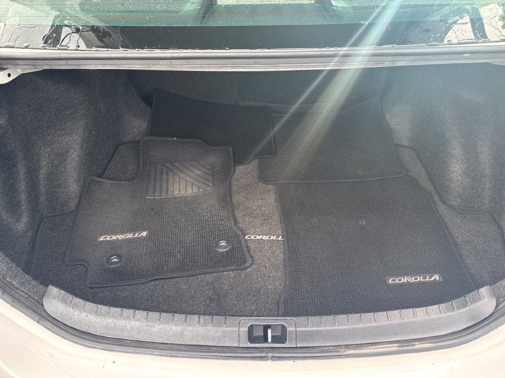 Used 2017 Toyota Corolla SE FWD image 22