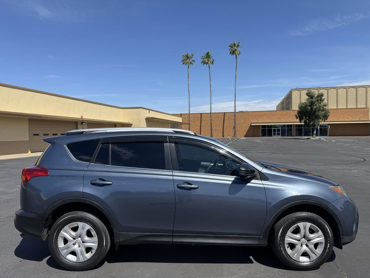 Used 2013 Toyota RAV4 LE FWD image 8