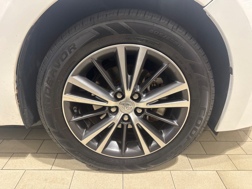 Used 2016 Toyota Corolla LE FWD image 5