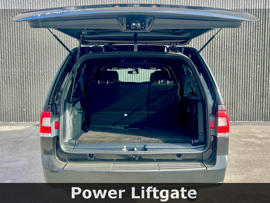 Used 2017 Lincoln Navigator L Reserve image 19
