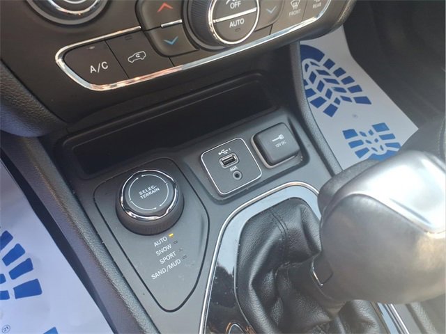 Used 2019 Jeep Cherokee Limited w/ Technology Group image 21