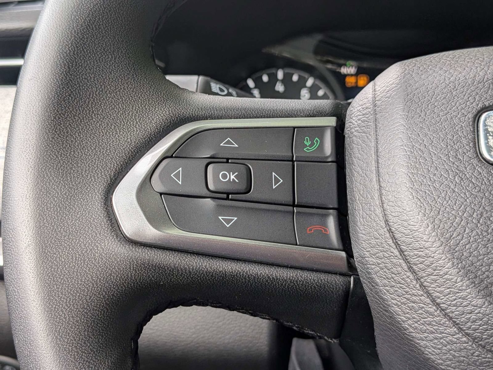 Used 2024 Jeep Compass Latitude AWD/4WD image 23