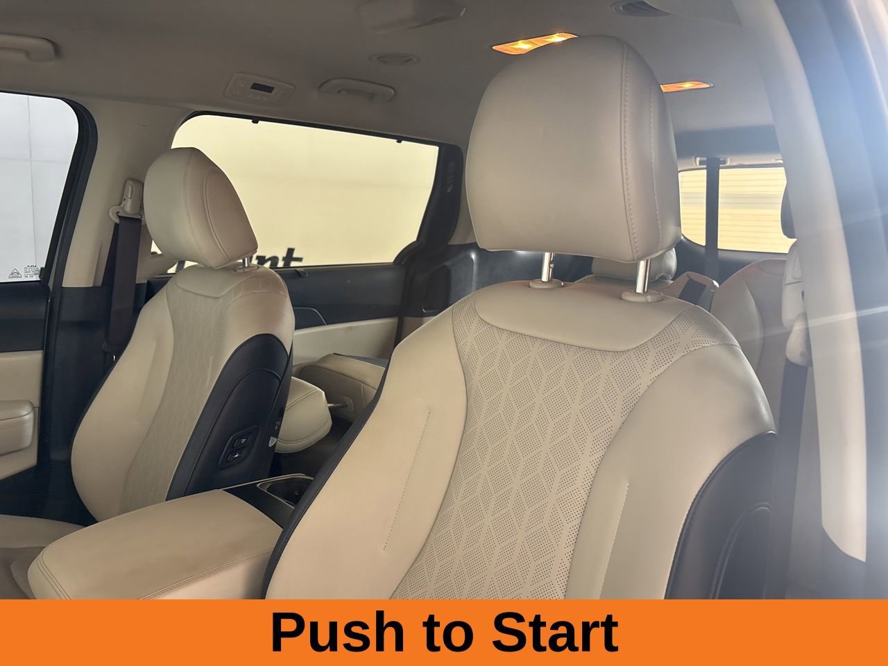 Used 2025 Kia Carnival EX image 8