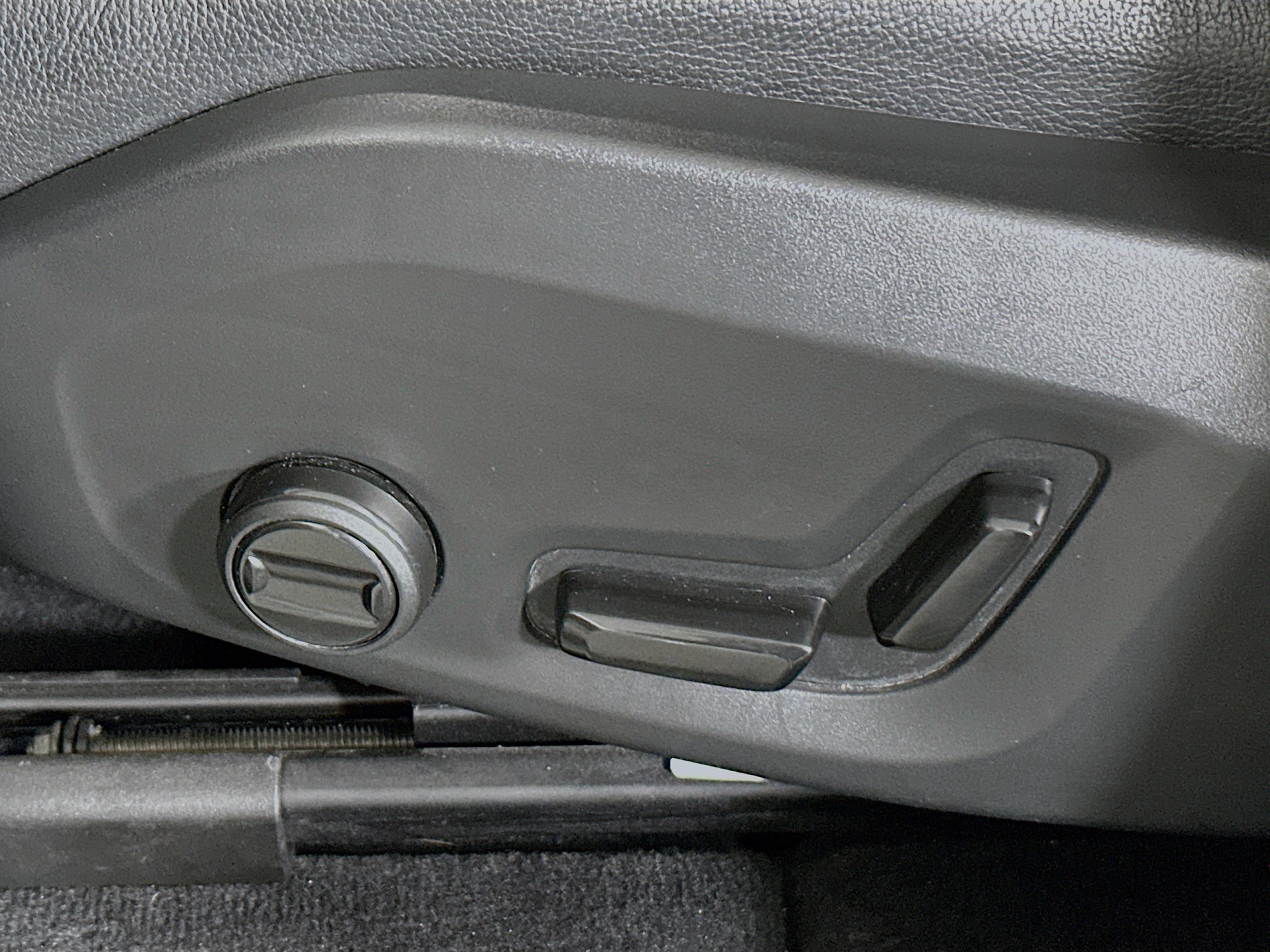 Used 2025 Volvo XC60 B5 Core image 13